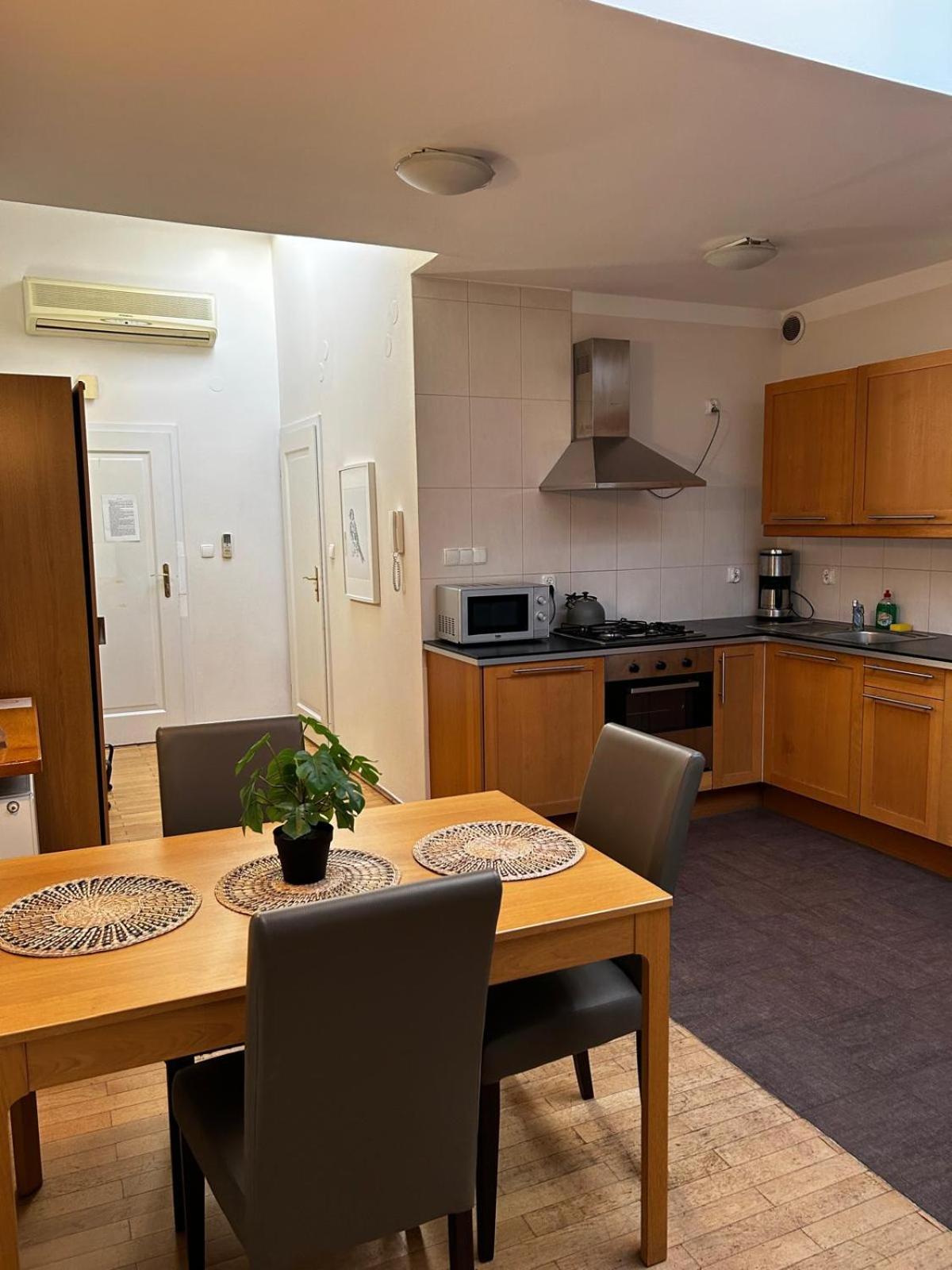 Golden Apartments With Lift - Old Town Cracovia Exterior foto